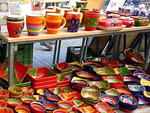 Cala ratjada Weekly Market shopping bone china, ceramics